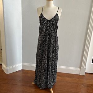 Old Navy Women's Adjustable Straps Black & White Maxi Dress Size M